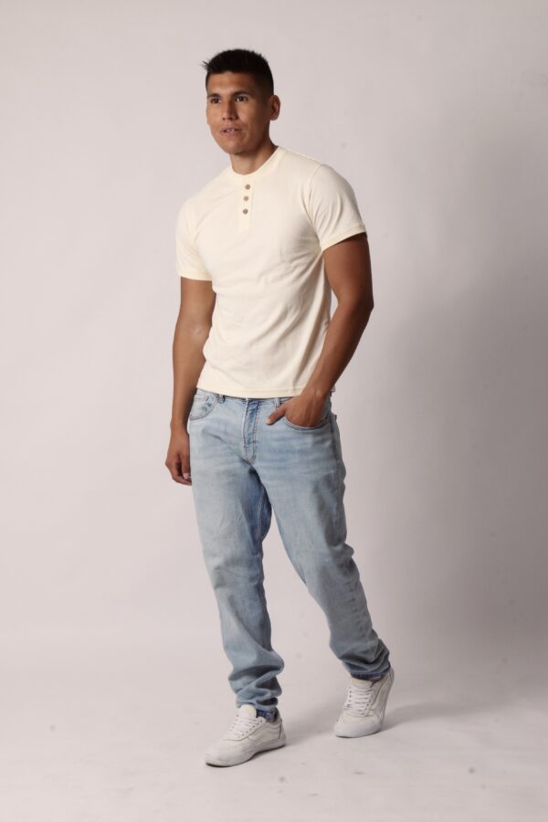 4FFF71E1-C5E3-4CD5-A750-52DC9208DD07-37003-00000BC9A2DFDBCE Remera Henley Tee